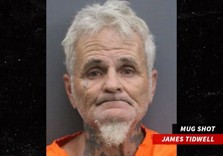 Local Man Chooses Superman Costume for Boat Burglary, Forgets the Part About Not Getting Caught